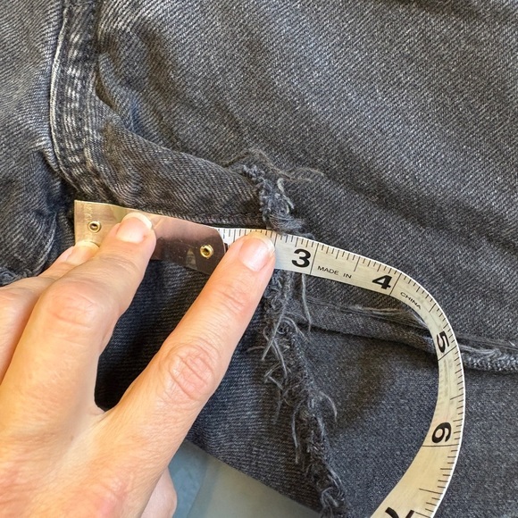 Levi's Women's Y2K Charcoal Distressed Denim Cutoff Shorts womens 26 (Small) - Picture 6 of 9